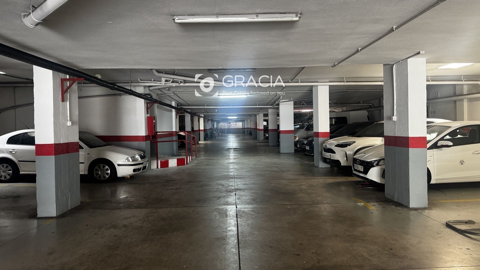 Garaje y trastero - Apartamento tres dormitorios, dos baños con plaza de garaje en San Eugenio bajo