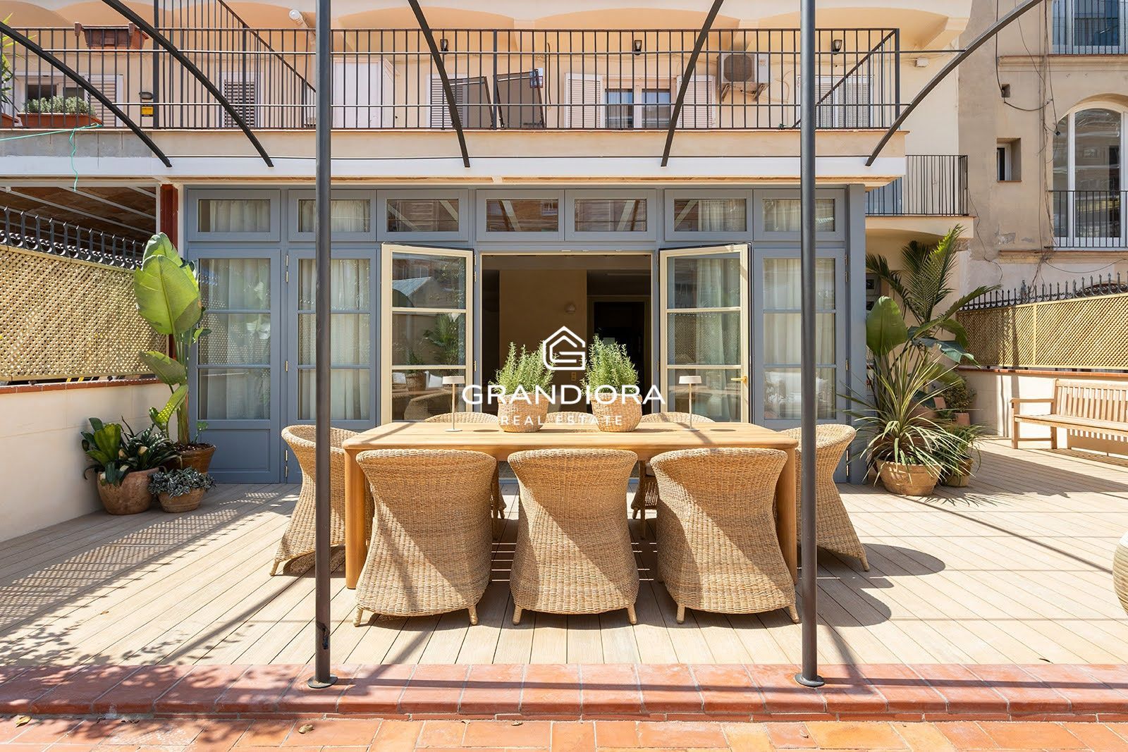 PASSEIG SANT JOAN. Reformado con gran terraza privada. - Imagen 2