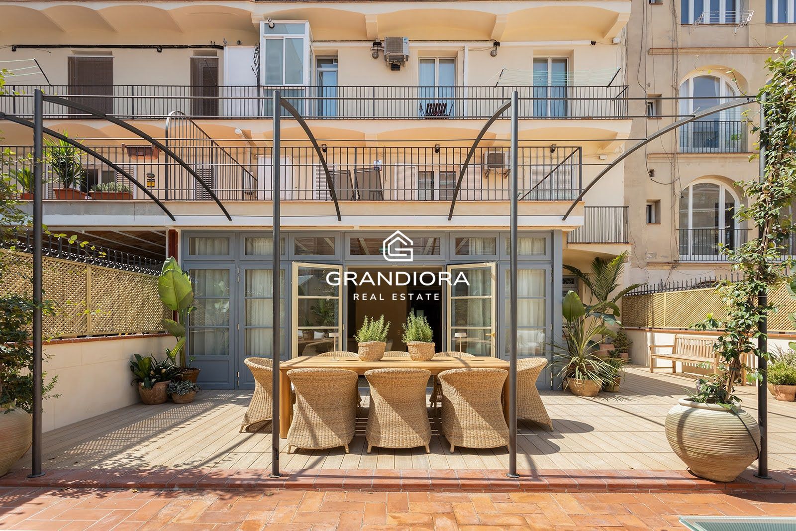 PASSEIG SANT JOAN. Reformado con gran terraza privada. - Imagen 3