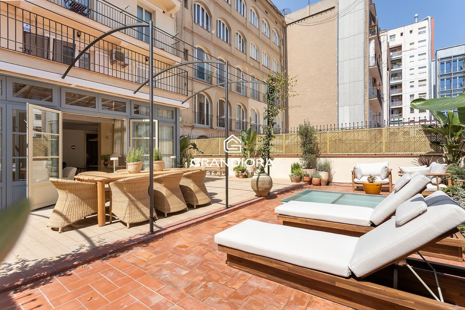 PASSEIG SANT JOAN. Reformado con gran terraza privada. - Imagen 8