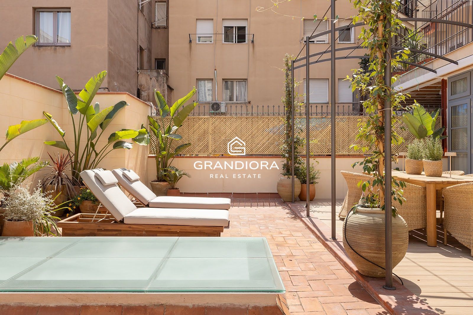 PASSEIG SANT JOAN. Reformado con gran terraza privada. - Imagen 9