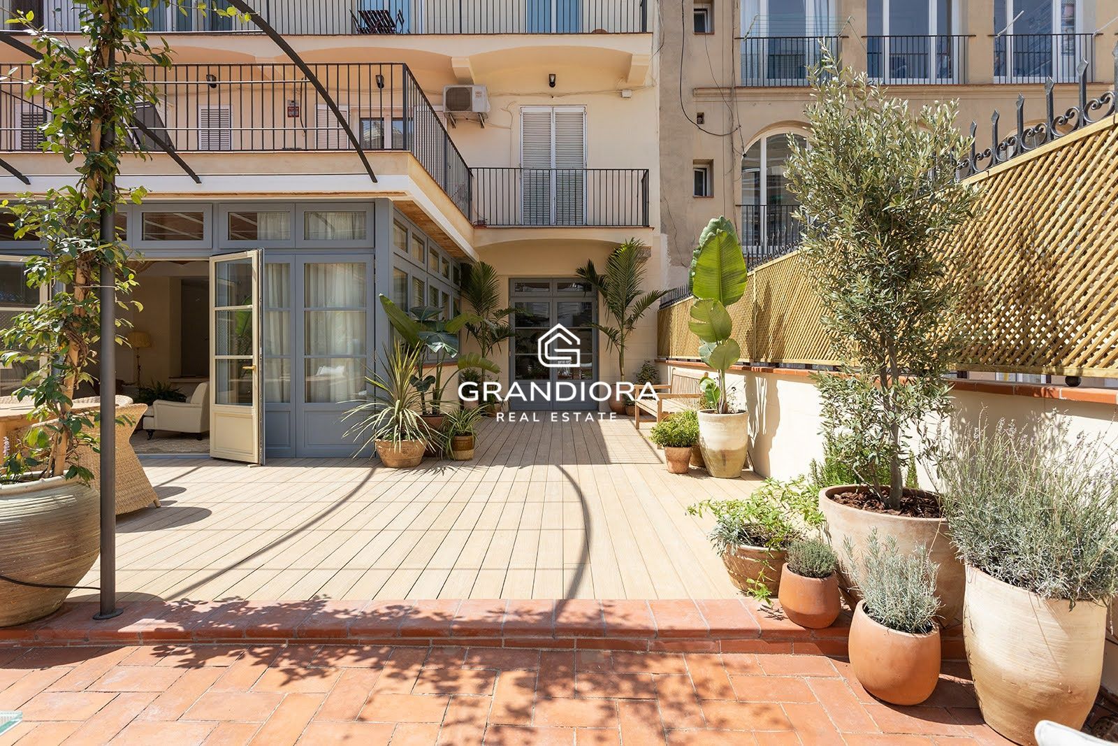PASSEIG SANT JOAN. Reformado con gran terraza privada. - Imagen 10