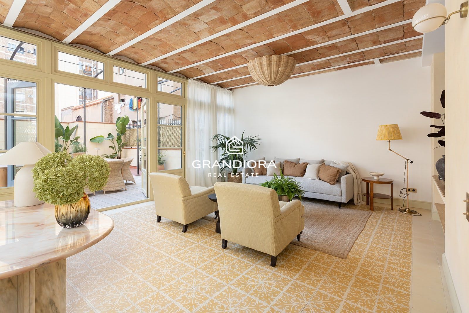 PASSEIG SANT JOAN. Reformado con gran terraza privada. - Imagen 12