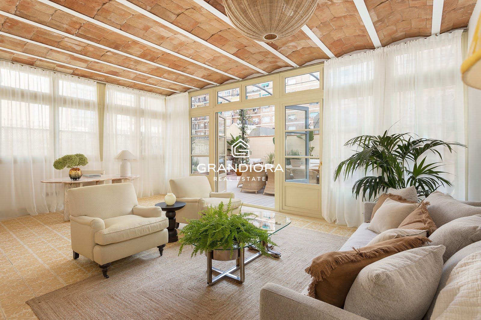 PASSEIG SANT JOAN. Reformado con gran terraza privada. - Imagen 13