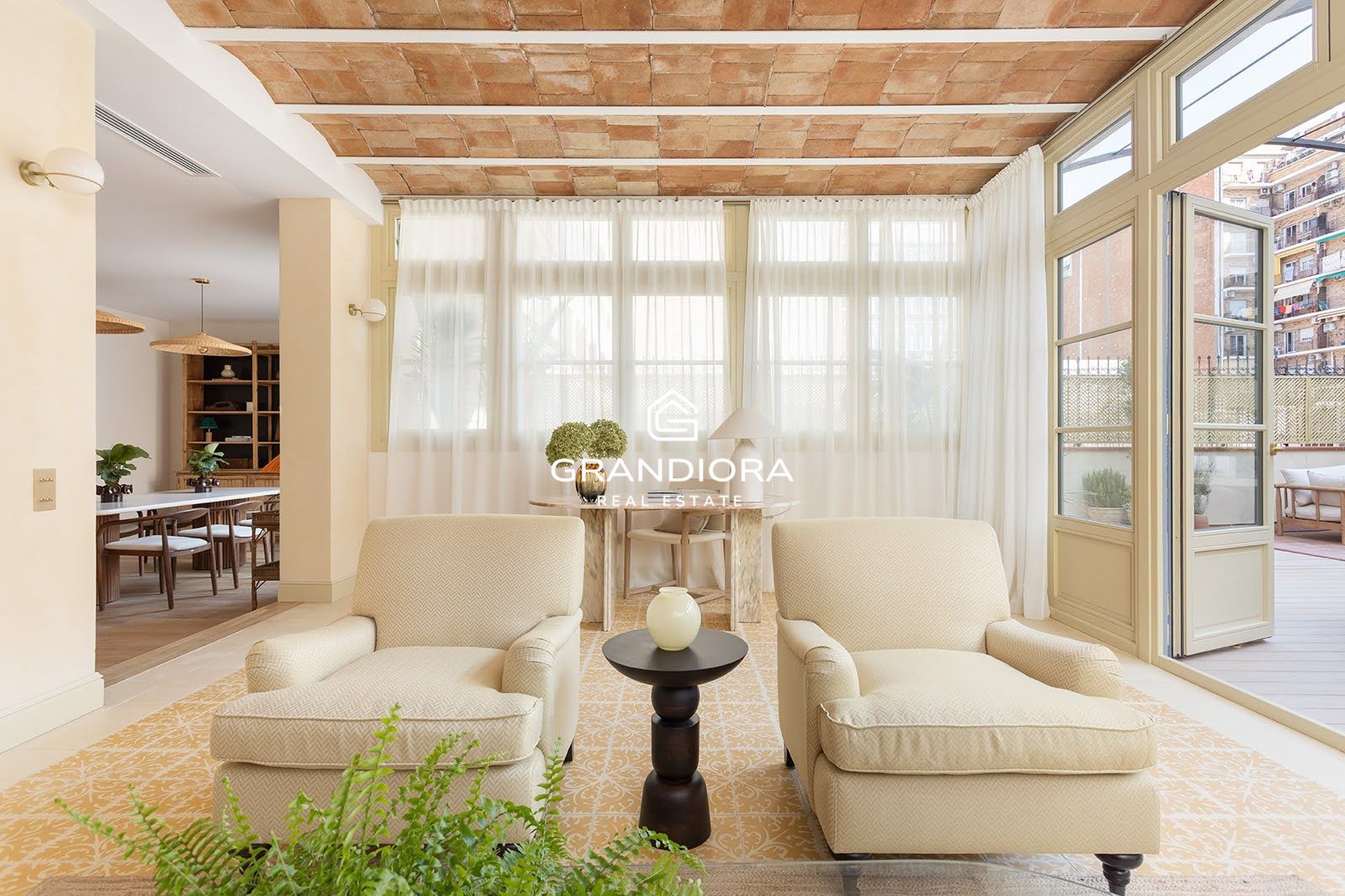 PASSEIG SANT JOAN. Reformado con gran terraza privada. - Imagen 14