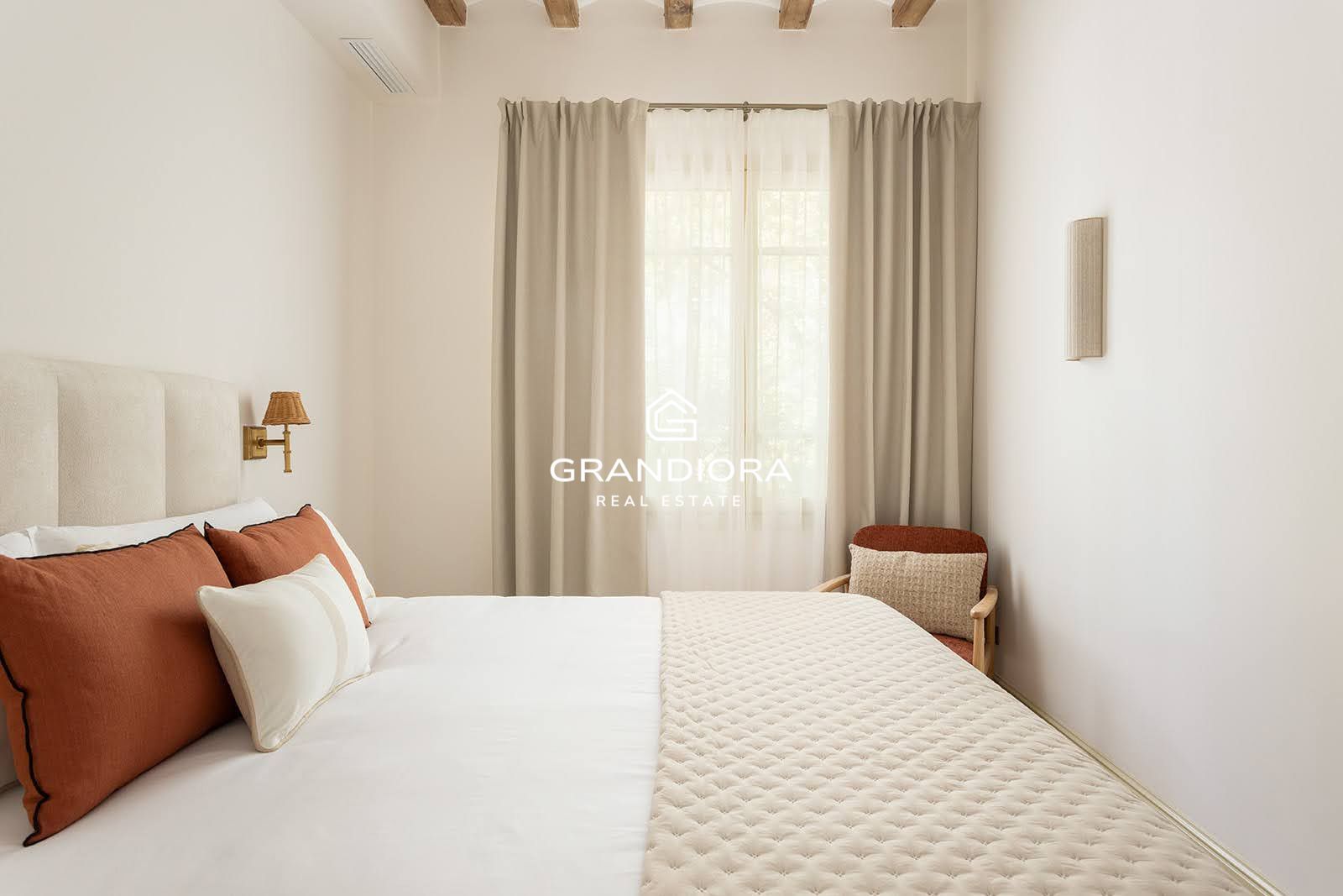 PASSEIG SANT JOAN. Reformado con gran terraza privada. - Imagen 49