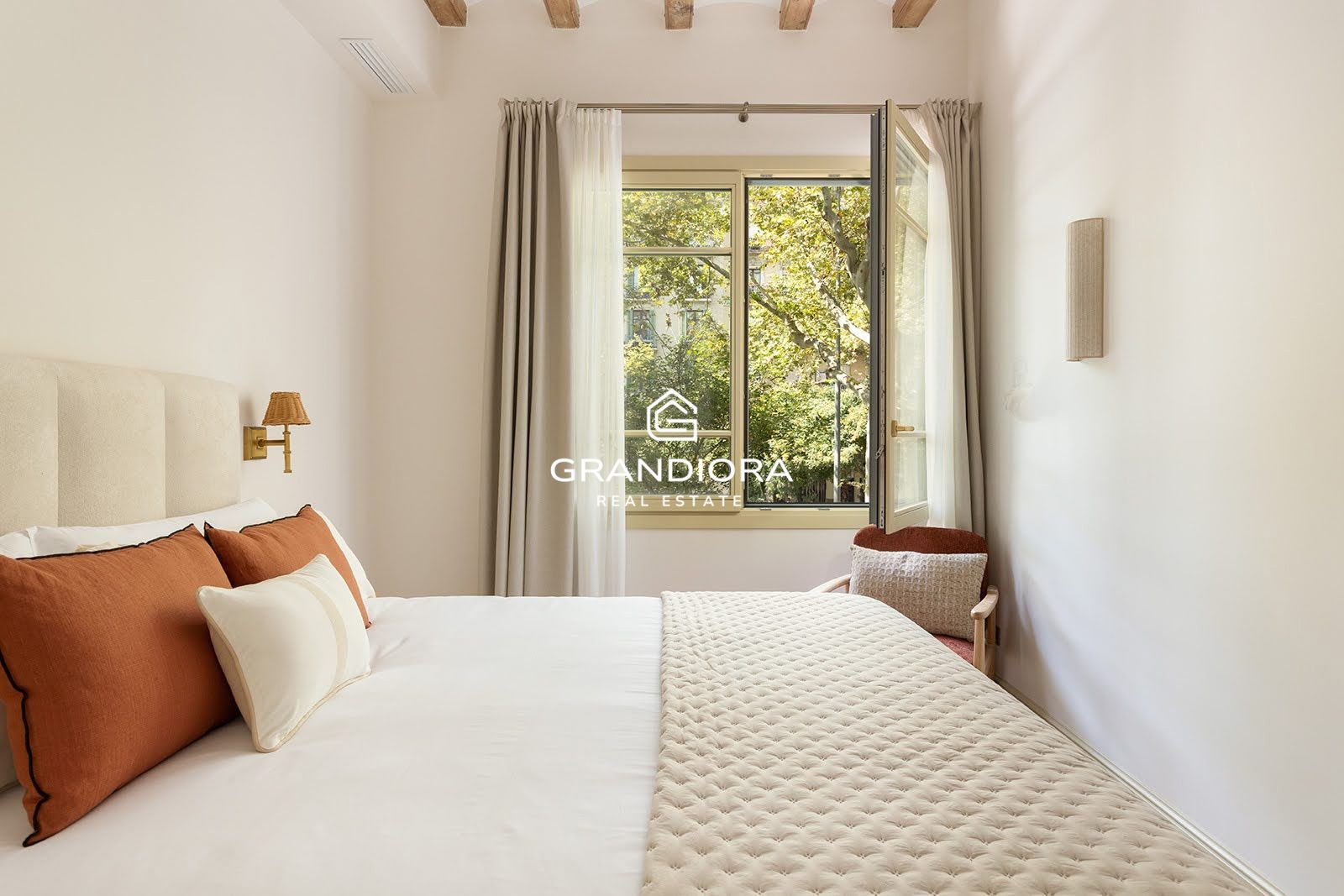 PASSEIG SANT JOAN. Reformado con gran terraza privada. - Imagen 50