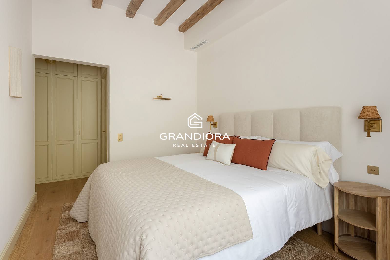 PASSEIG SANT JOAN. Reformado con gran terraza privada. - Imagen 51
