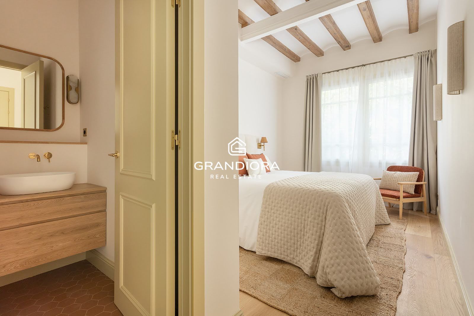 PASSEIG SANT JOAN. Reformado con gran terraza privada. - Imagen 52