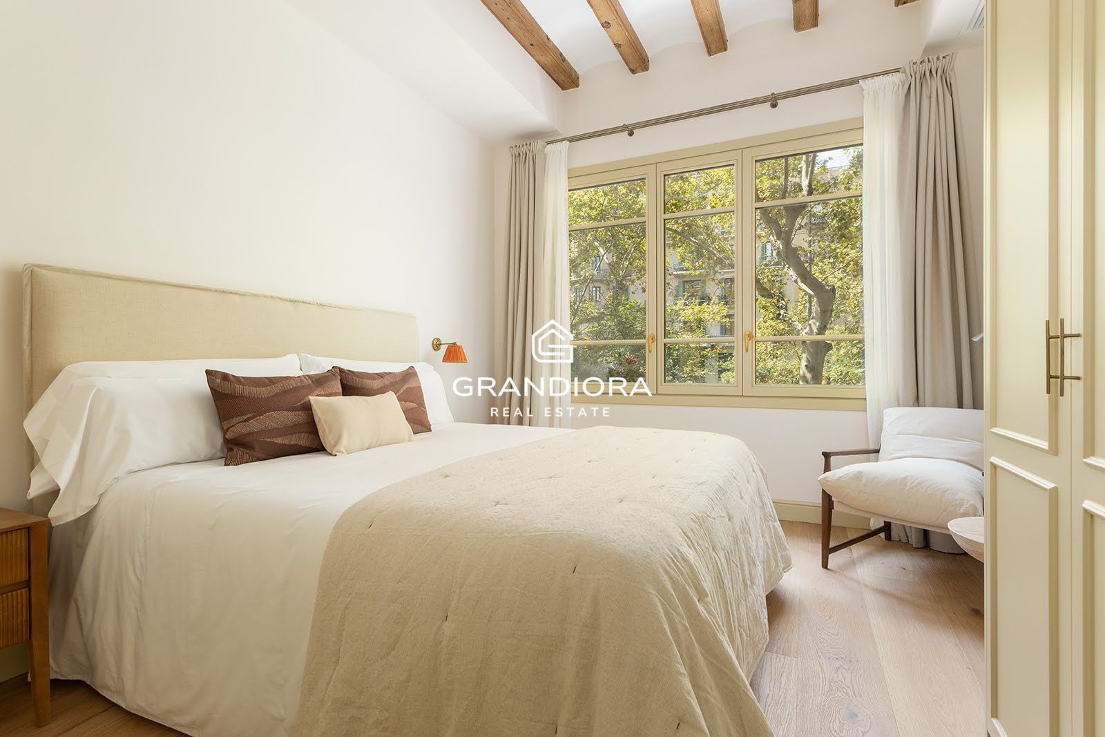 PASSEIG SANT JOAN. Reformado con gran terraza privada. - Imagen 55