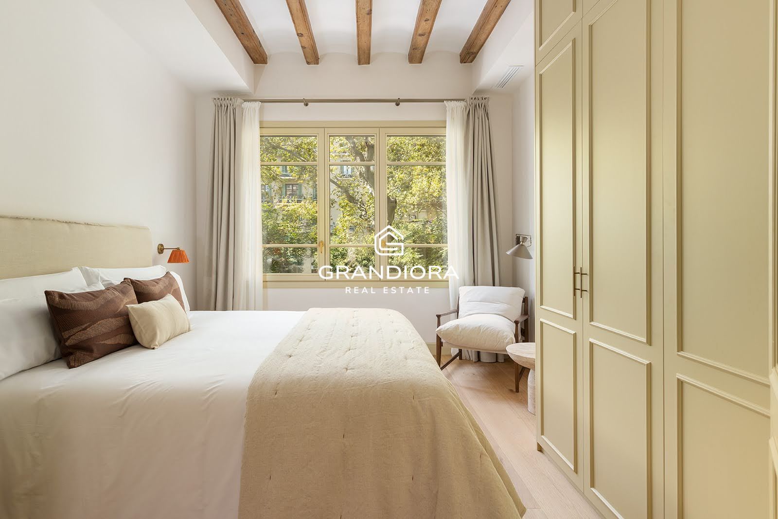 PASSEIG SANT JOAN. Reformado con gran terraza privada. - Imagen 56