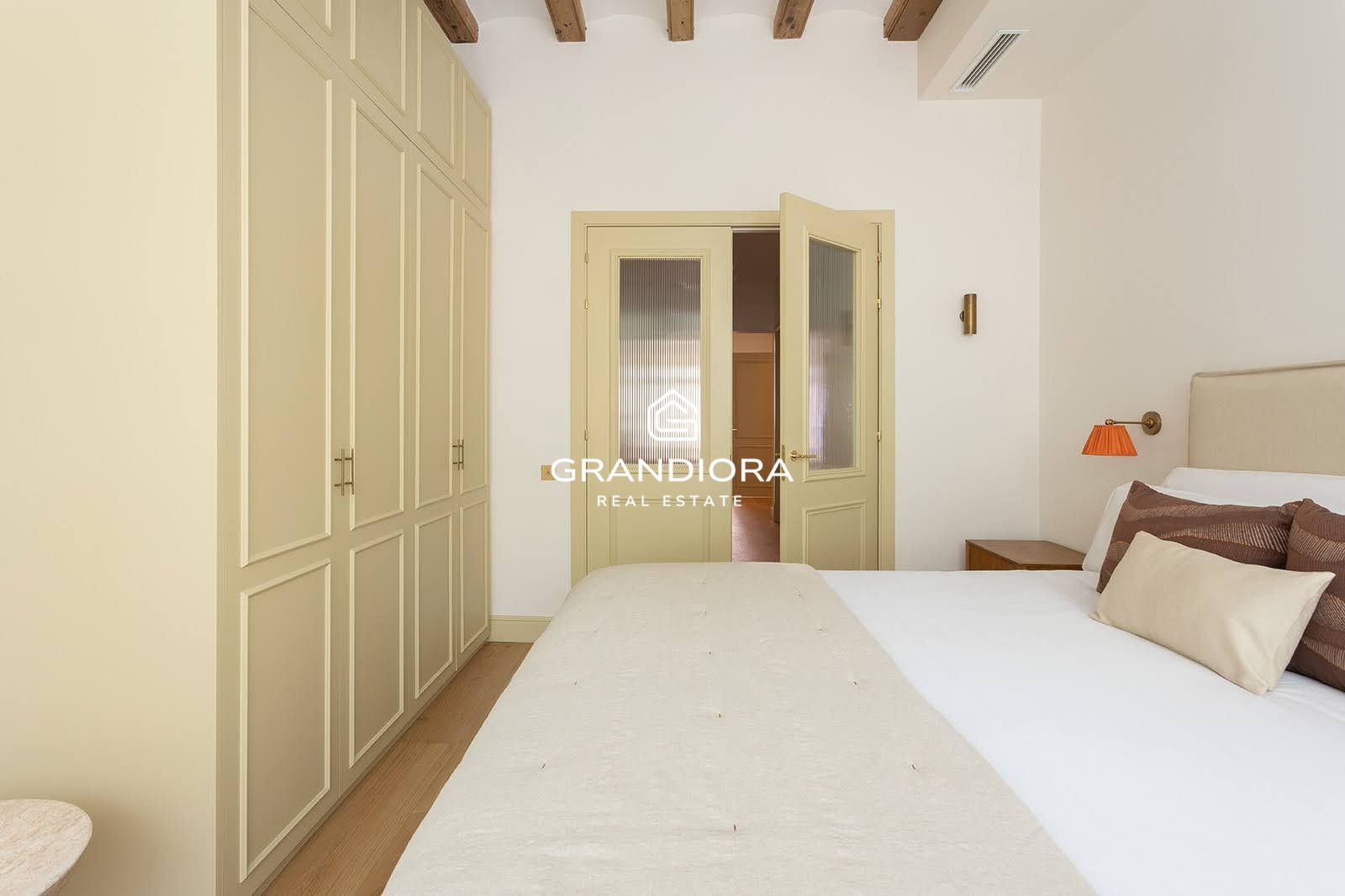 PASSEIG SANT JOAN. Reformado con gran terraza privada. - Imagen 58