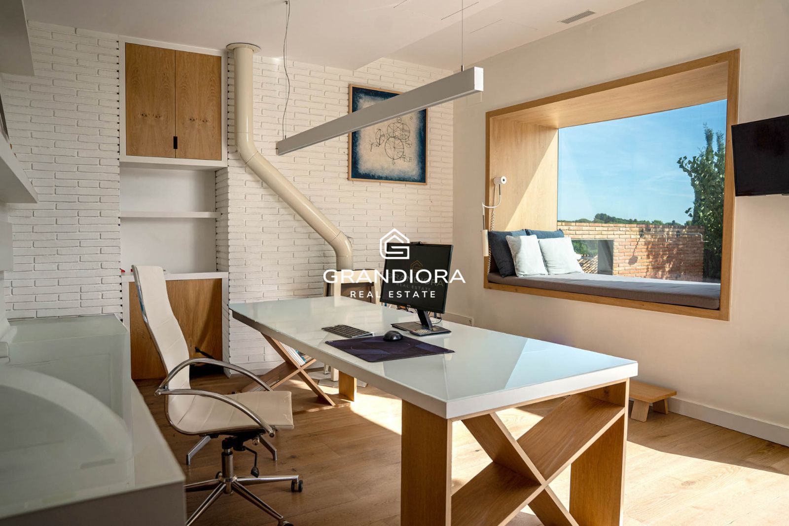 Descubre este espectacular chalet de 775 m², ubicado en el encantador pueblo de Alella, una de las zonas más deseadas de la costa catalana. - Imagen 9
