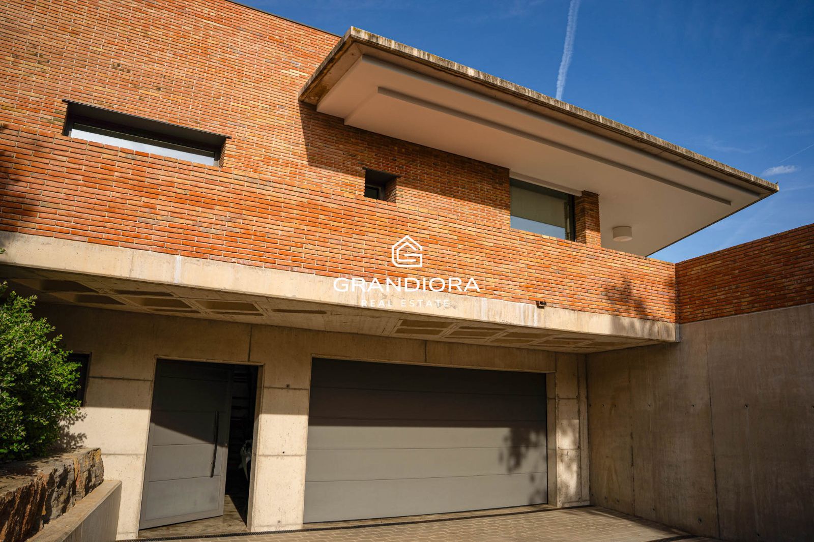 Descubre este espectacular chalet de 775 m², ubicado en el encantador pueblo de Alella, una de las zonas más deseadas de la costa catalana. - Imagen 10