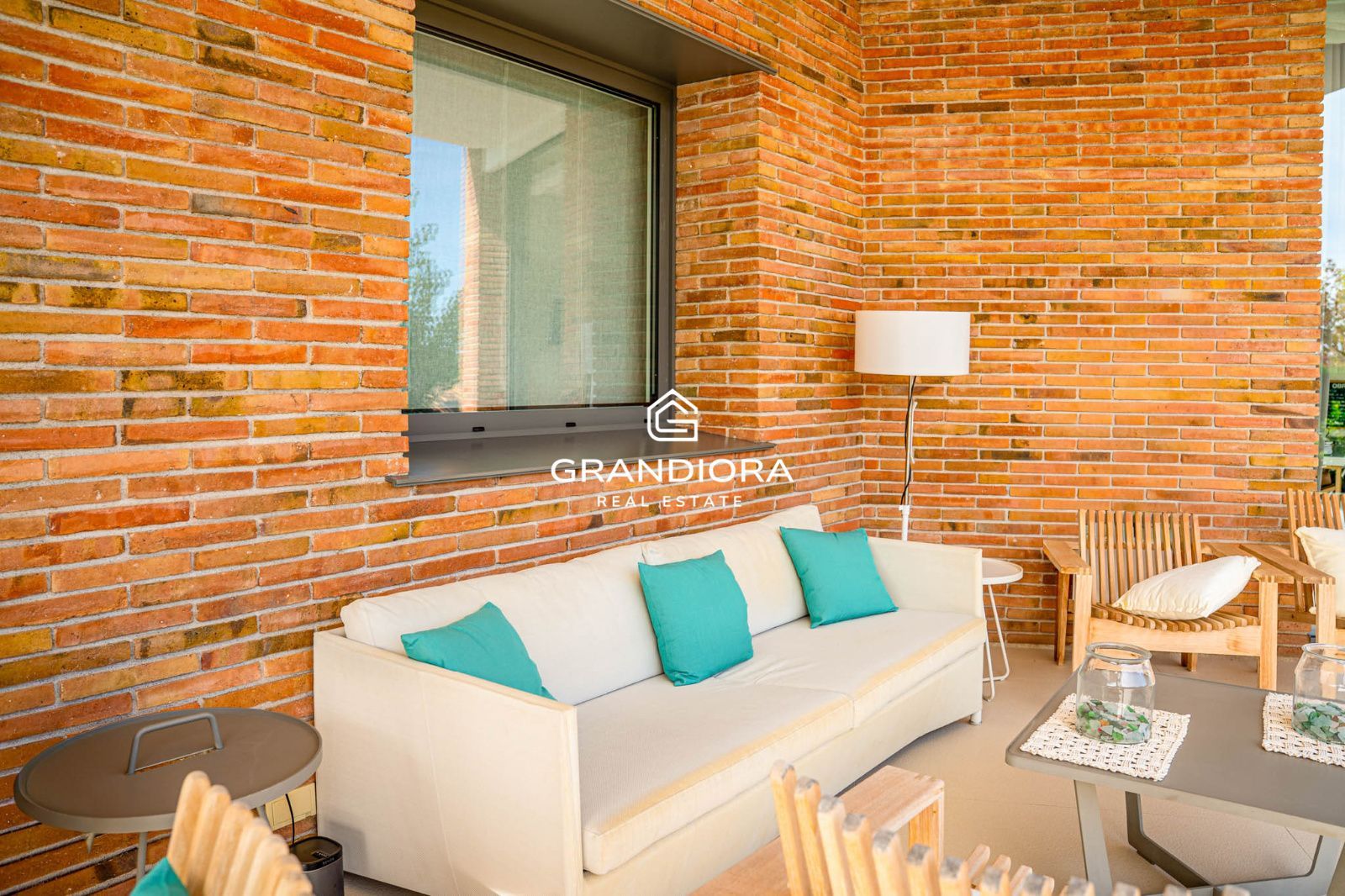 Descubre este espectacular chalet de 775 m², ubicado en el encantador pueblo de Alella, una de las zonas más deseadas de la costa catalana. - Imagen 13