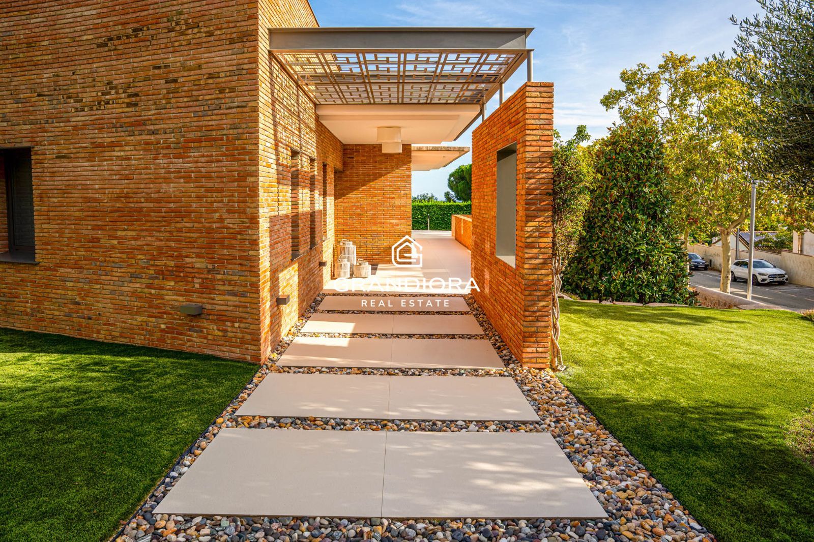 Descubre este espectacular chalet de 775 m², ubicado en el encantador pueblo de Alella, una de las zonas más deseadas de la costa catalana. - Imagen 17