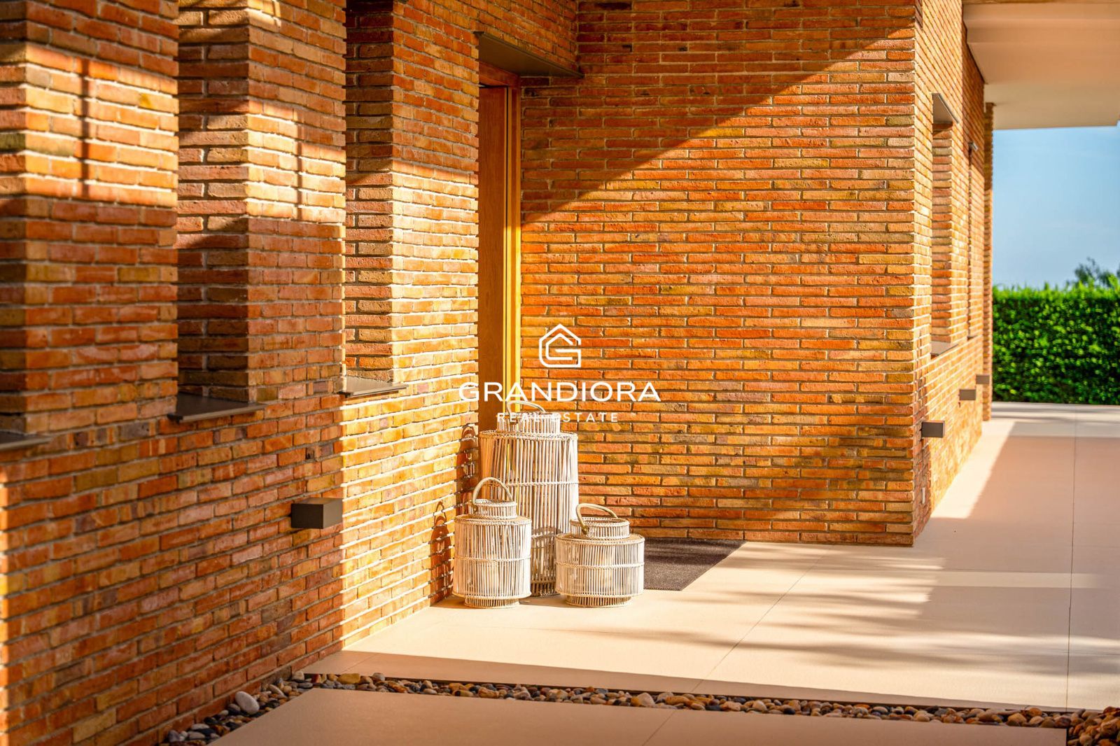 Descubre este espectacular chalet de 775 m², ubicado en el encantador pueblo de Alella, una de las zonas más deseadas de la costa catalana. - Imagen 20