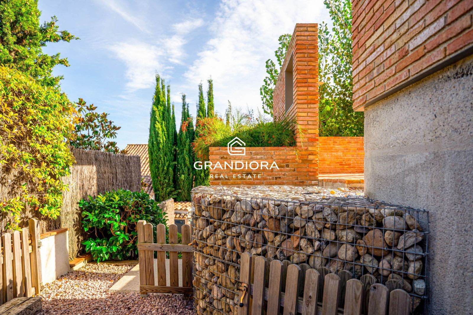 Descubre este espectacular chalet de 775 m², ubicado en el encantador pueblo de Alella, una de las zonas más deseadas de la costa catalana. - Imagen 25