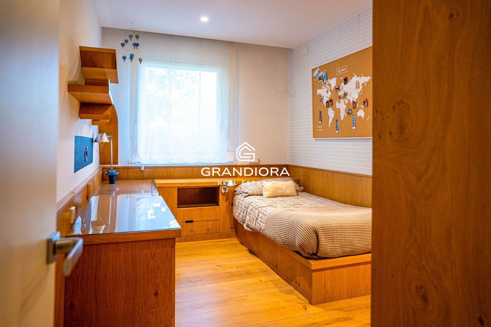 Descubre este espectacular chalet de 775 m², ubicado en el encantador pueblo de Alella, una de las zonas más deseadas de la costa catalana. - Imagen 28