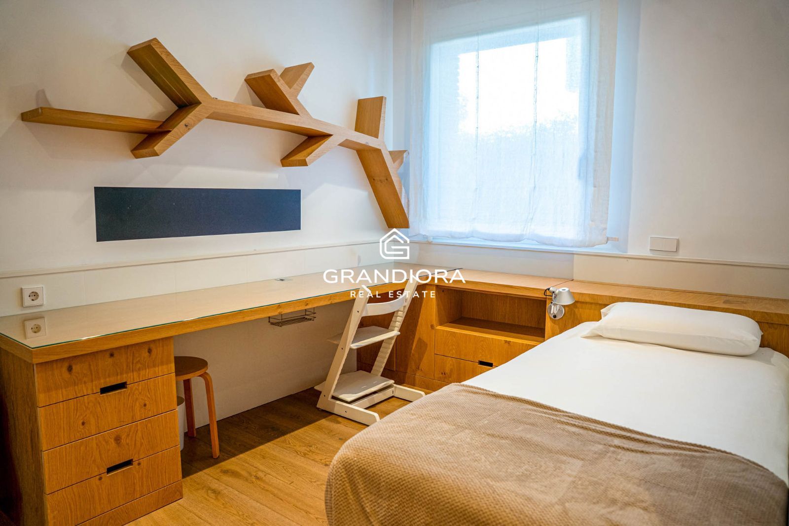 Descubre este espectacular chalet de 775 m², ubicado en el encantador pueblo de Alella, una de las zonas más deseadas de la costa catalana. - Imagen 29