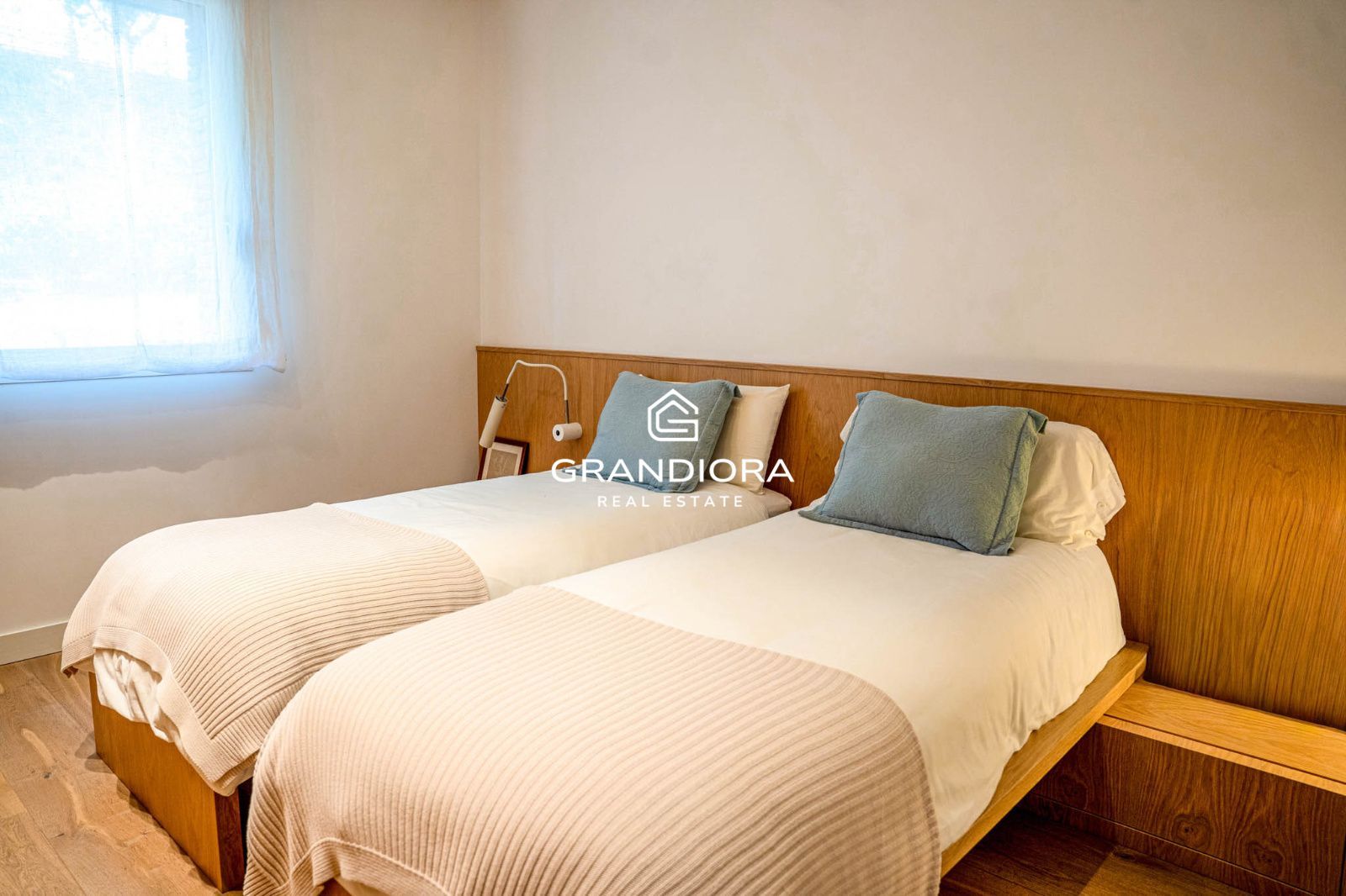 Descubre este espectacular chalet de 775 m², ubicado en el encantador pueblo de Alella, una de las zonas más deseadas de la costa catalana. - Imagen 32