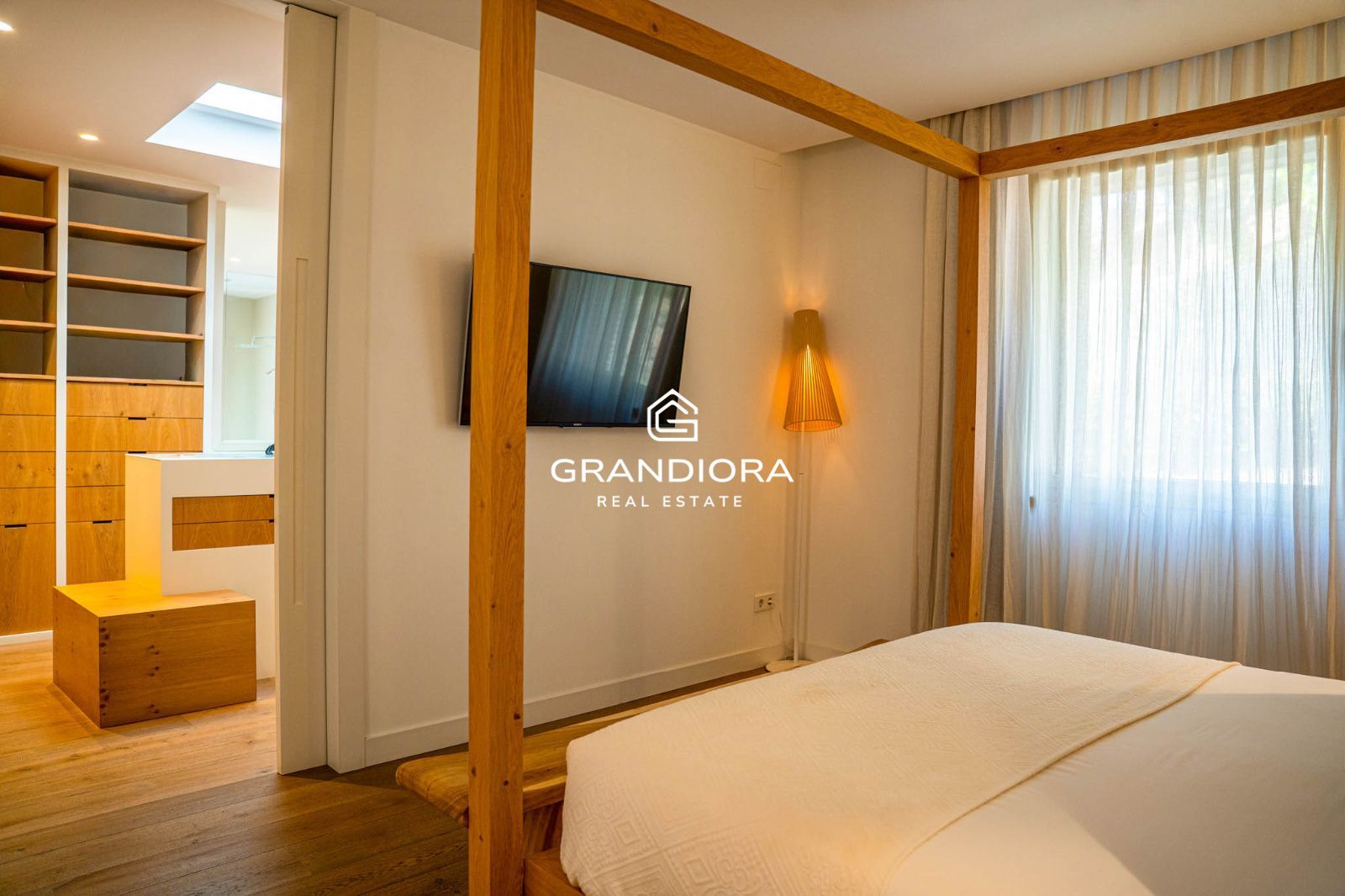 Descubre este espectacular chalet de 775 m², ubicado en el encantador pueblo de Alella, una de las zonas más deseadas de la costa catalana. - Imagen 42