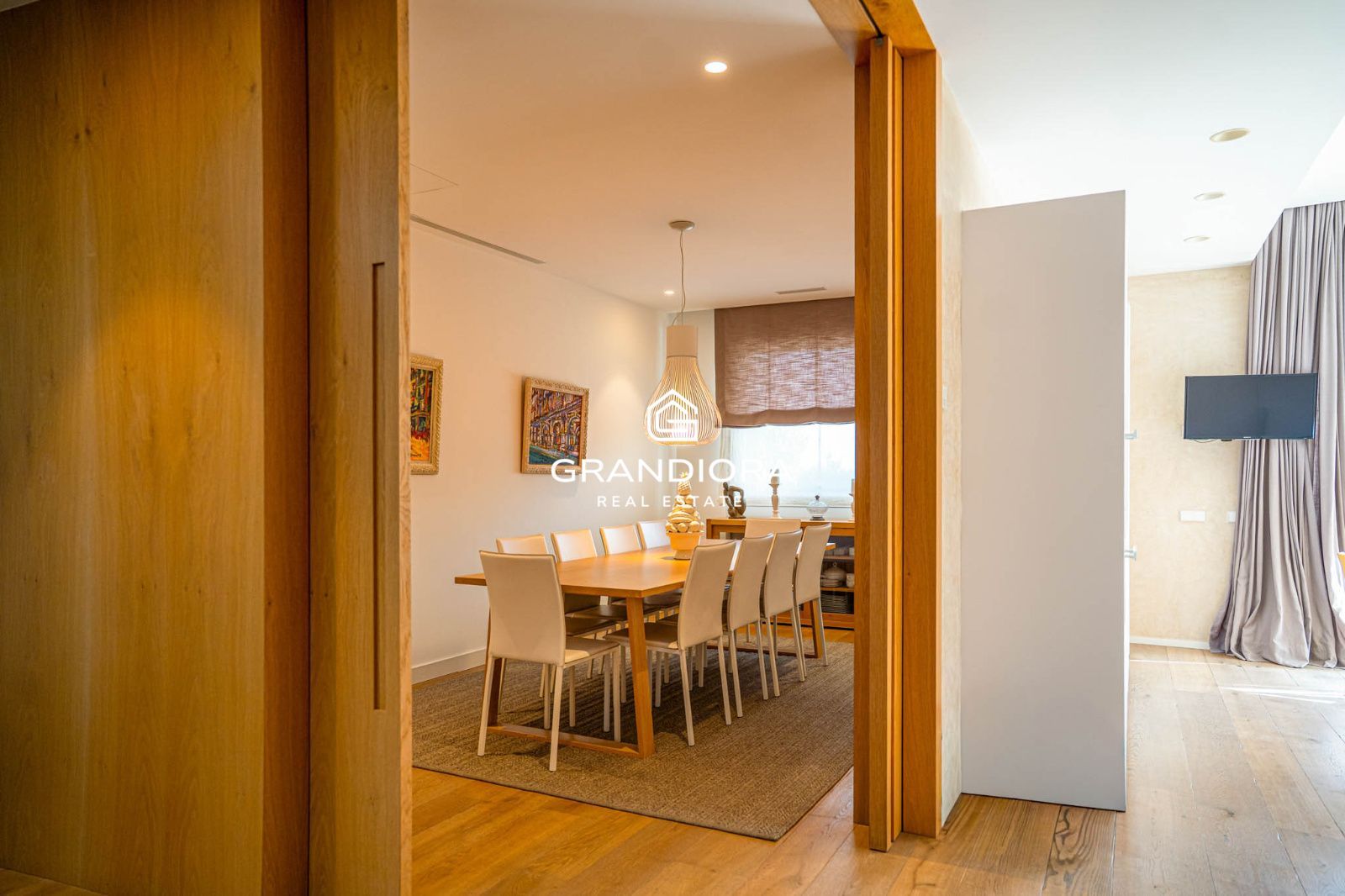 Descubre este espectacular chalet de 775 m², ubicado en el encantador pueblo de Alella, una de las zonas más deseadas de la costa catalana. - Imagen 55