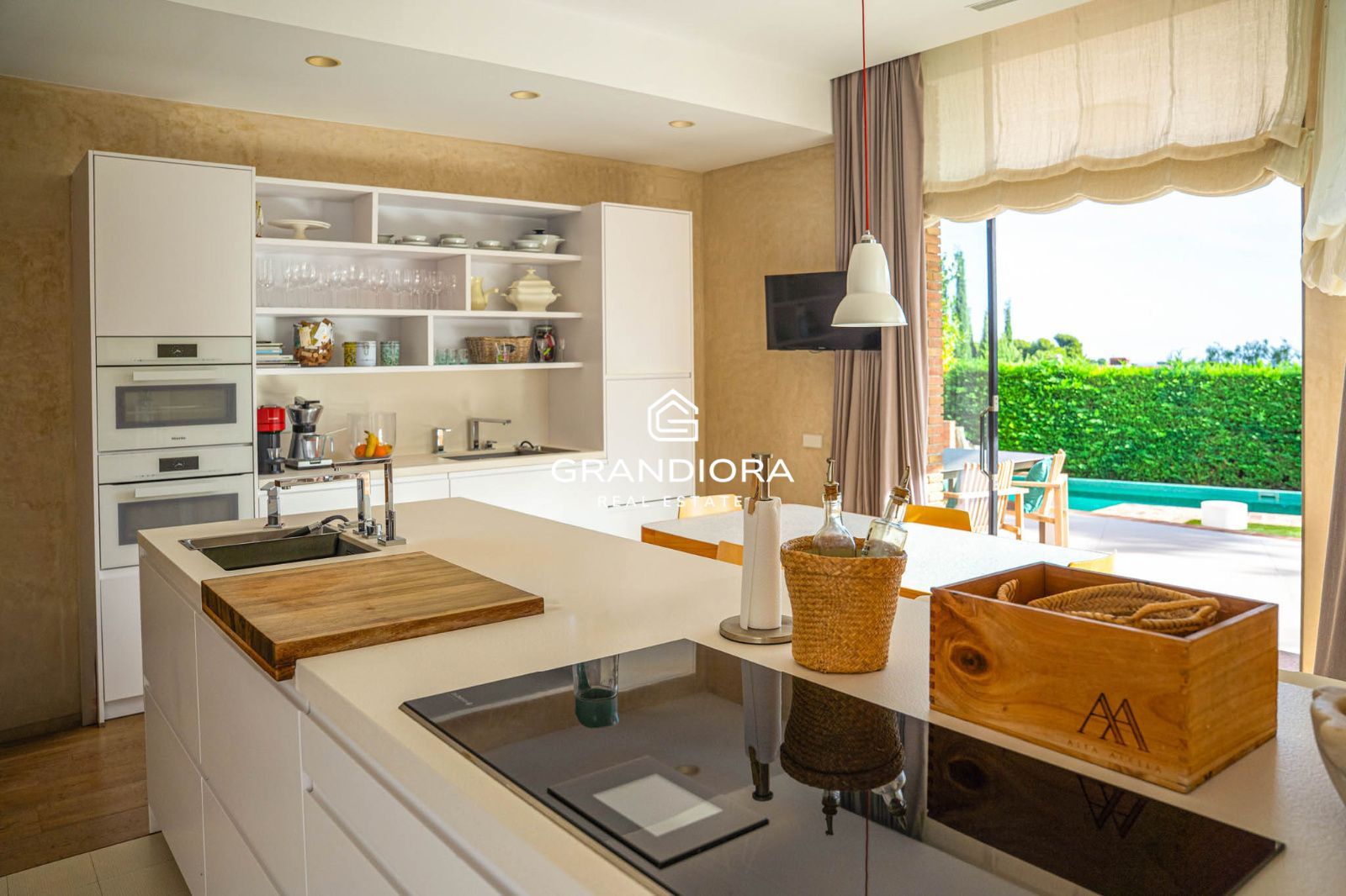 Descubre este espectacular chalet de 775 m², ubicado en el encantador pueblo de Alella, una de las zonas más deseadas de la costa catalana. - Imagen 59