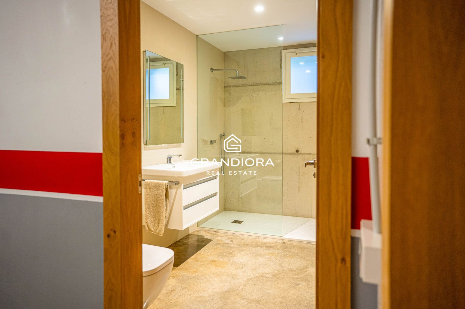 Descubre este espectacular chalet de 775 m², ubicado en el encantador pueblo de Alella, una de las zonas más deseadas de la costa catalana. - Imagen 66