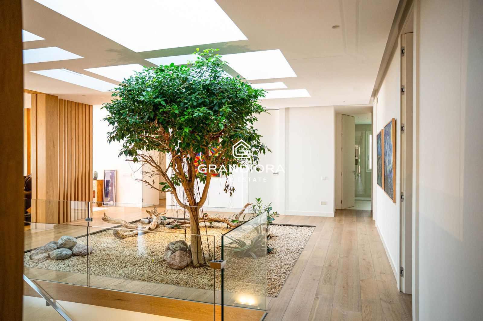 Descubre este espectacular chalet de 775 m², ubicado en el encantador pueblo de Alella, una de las zonas más deseadas de la costa catalana. - Imagen 72