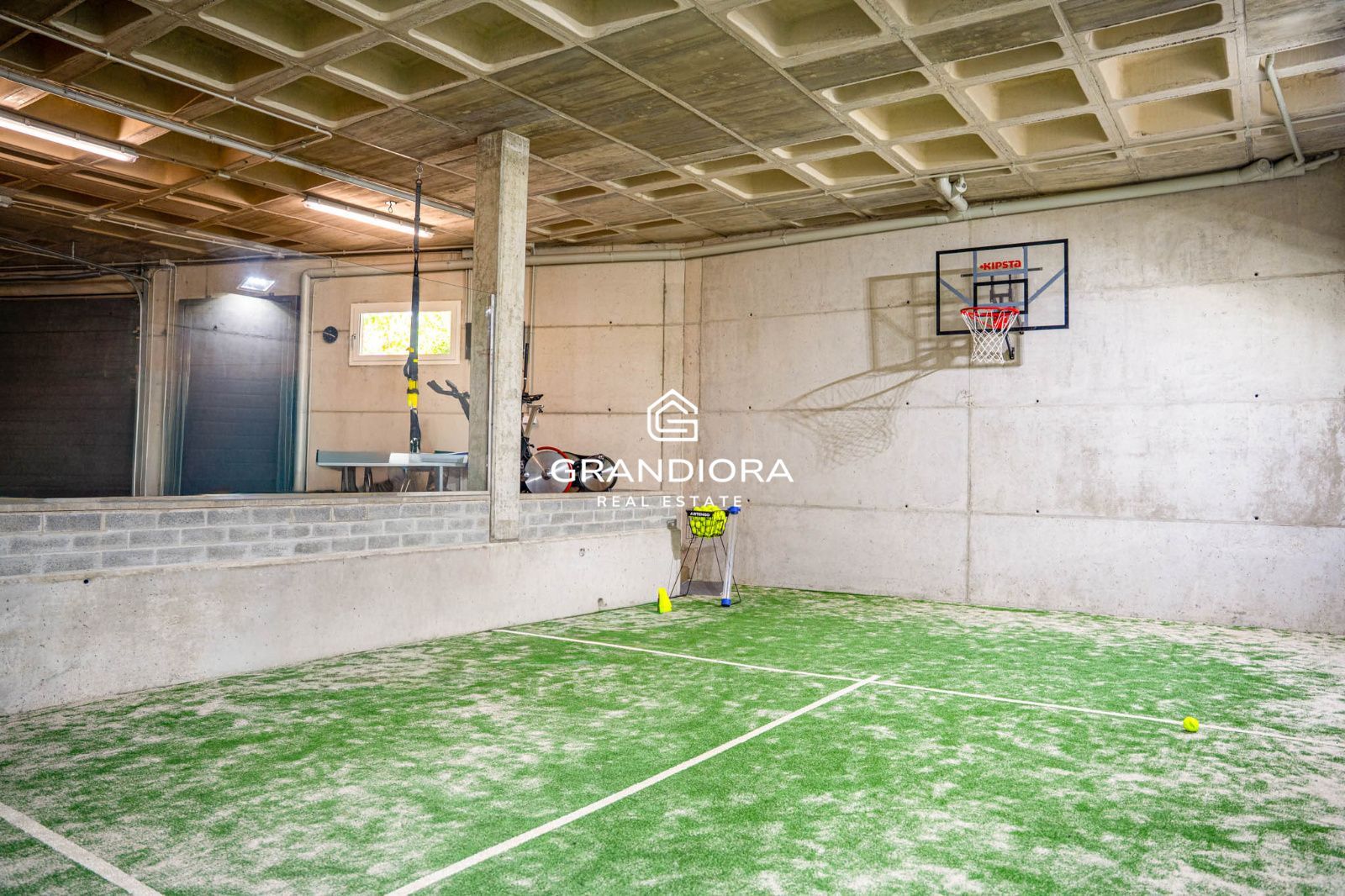 Descubre este espectacular chalet de 775 m², ubicado en el encantador pueblo de Alella, una de las zonas más deseadas de la costa catalana. - Imagen 78