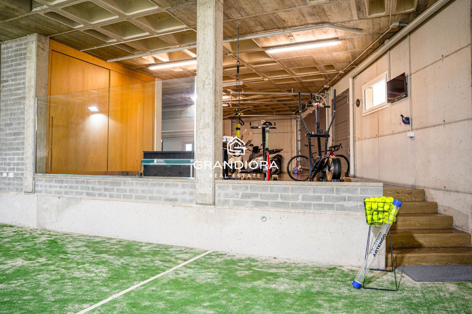 Descubre este espectacular chalet de 775 m², ubicado en el encantador pueblo de Alella, una de las zonas más deseadas de la costa catalana. - Imagen 79