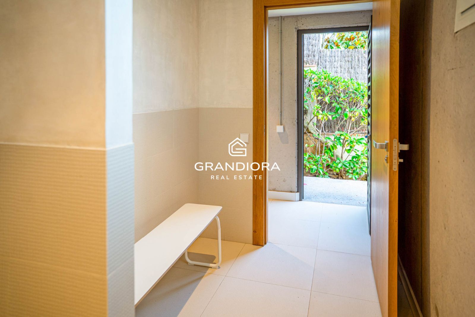 Descubre este espectacular chalet de 775 m², ubicado en el encantador pueblo de Alella, una de las zonas más deseadas de la costa catalana. - Imagen 86