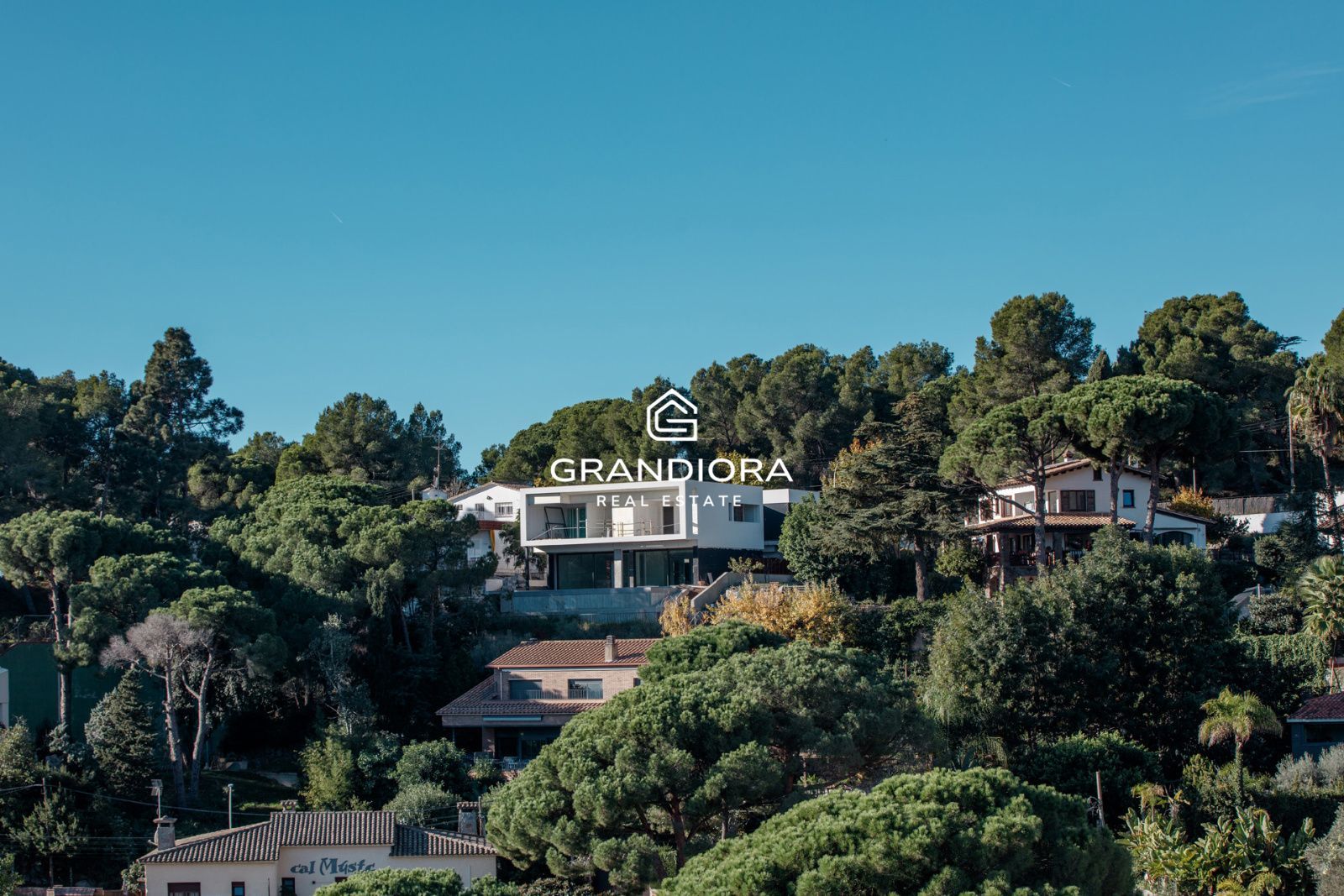 rPrecioso proyecto de una Residencia de diseño en La Cisa, Premià de Dalt