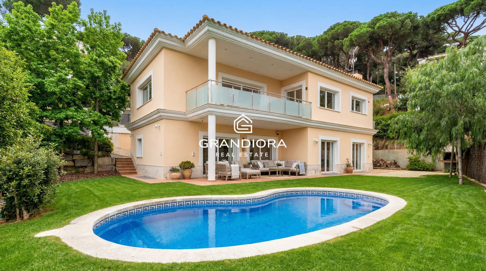 Villa exclusiva con piscina y vistas al mar en Premià de Dalt - Imagen 2