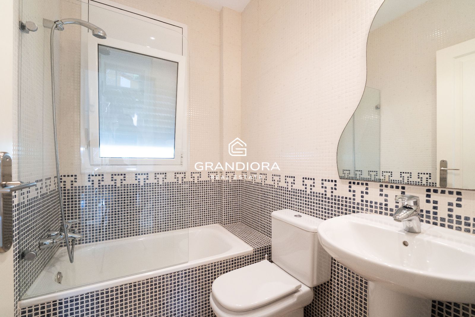 Villa exclusiva con piscina y vistas al mar en Premià de Dalt - Imagen 9