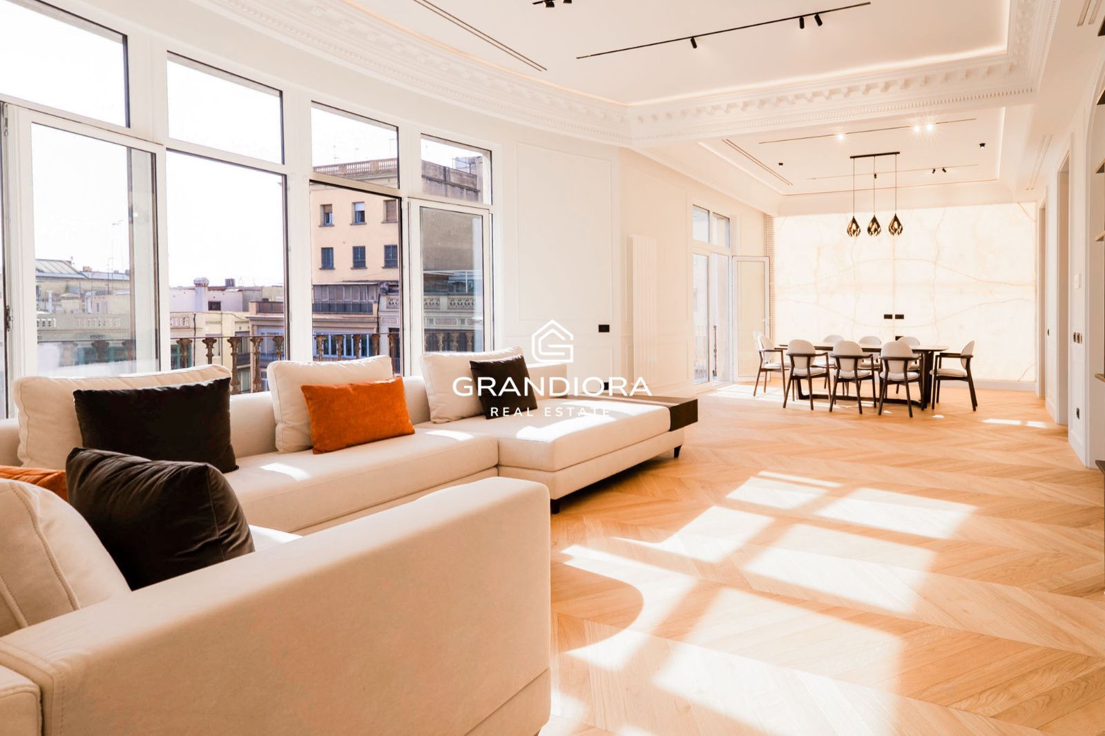 Exclusiva residencia reformada de 280 m²  con diseño exquisito en el  Eixample más prestigioso - Imagen 2