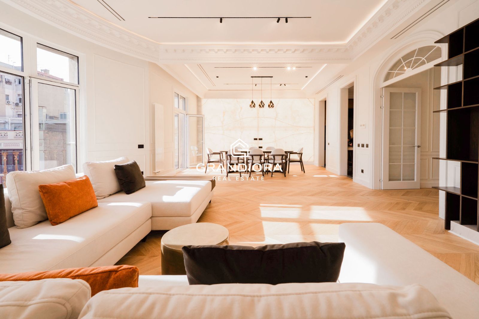 Exclusiva residencia reformada de 280 m²  con diseño exquisito en el  Eixample más prestigioso - Imagen 1