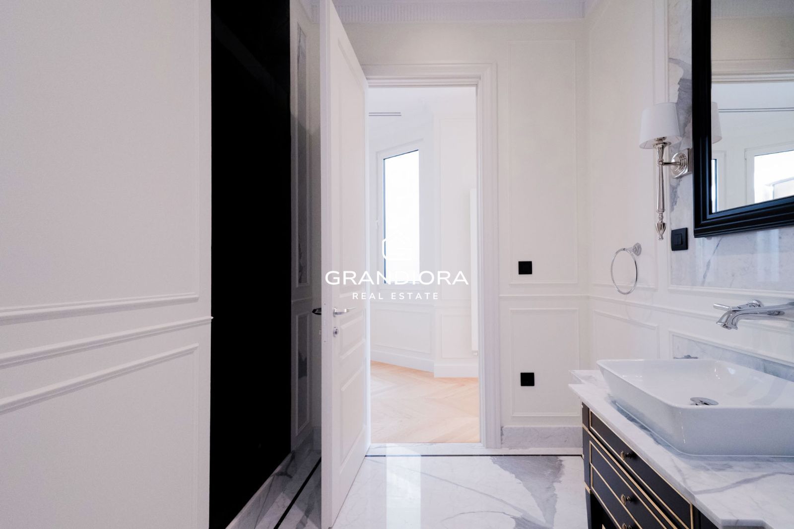 Exclusiva residencia reformada de 280 m²  con diseño exquisito en el  Eixample más prestigioso - Imagen 28