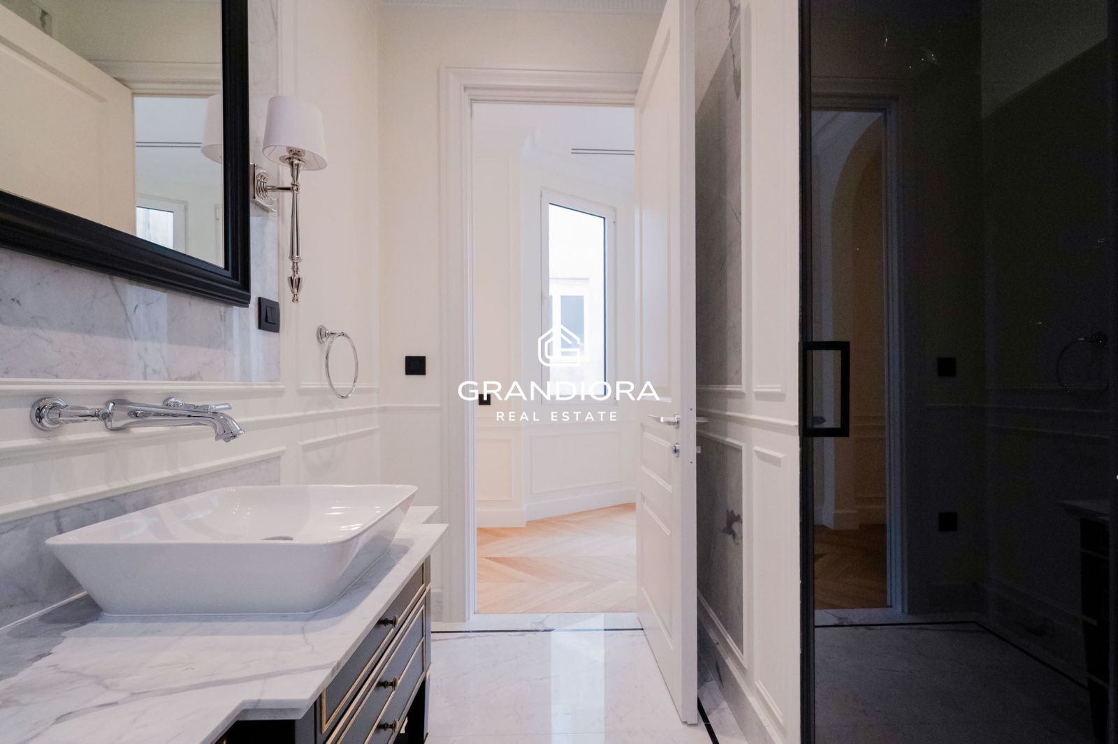 Exclusiva residencia reformada de 280 m²  con diseño exquisito en el  Eixample más prestigioso - Imagen 32
