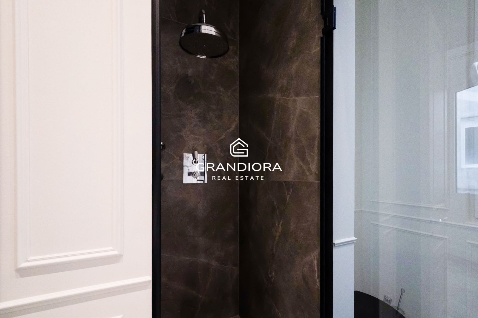 Exclusiva residencia reformada de 280 m²  con diseño exquisito en el  Eixample más prestigioso - Imagen 33
