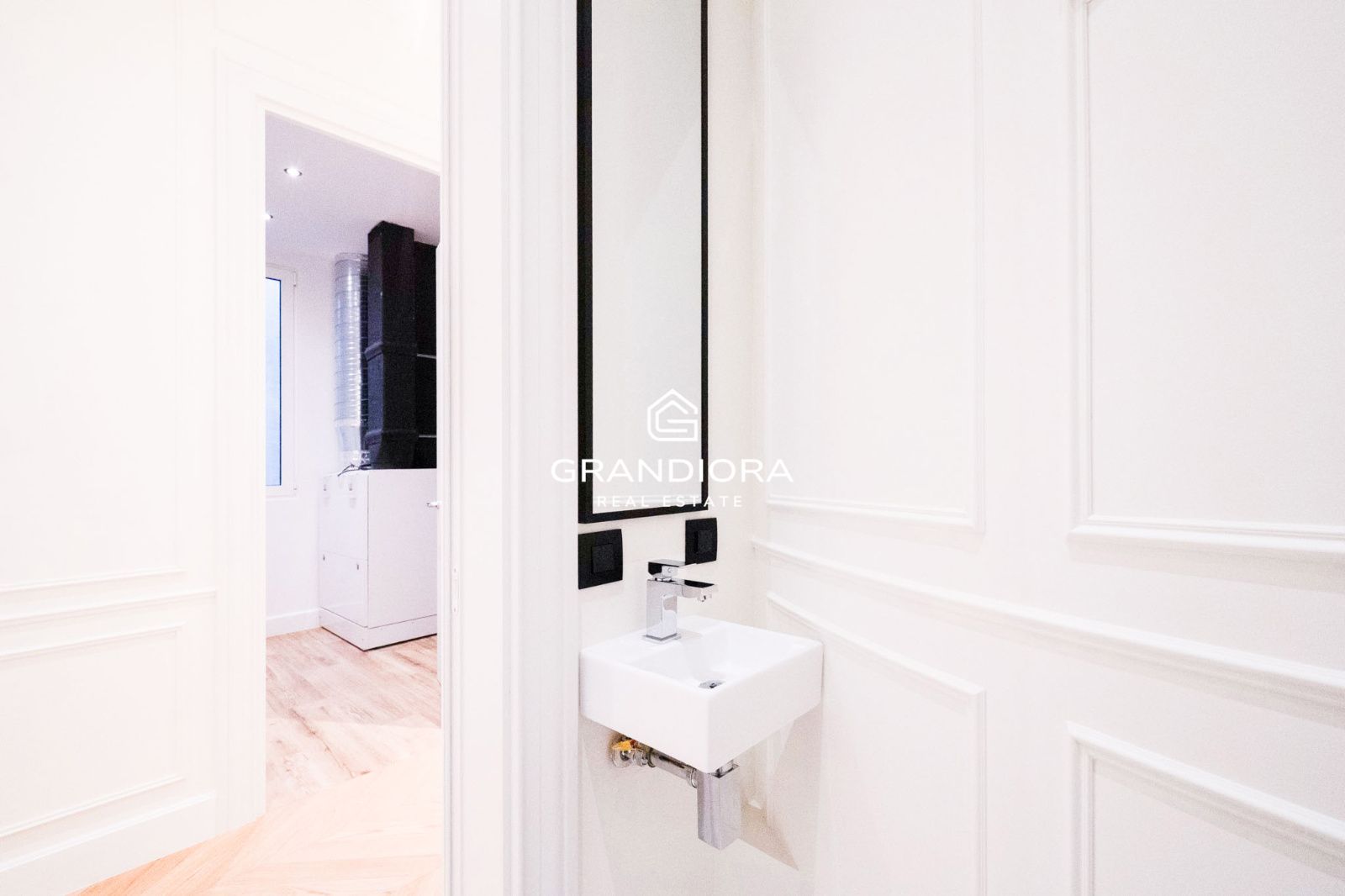Exclusiva residencia reformada de 280 m²  con diseño exquisito en el  Eixample más prestigioso - Imagen 39