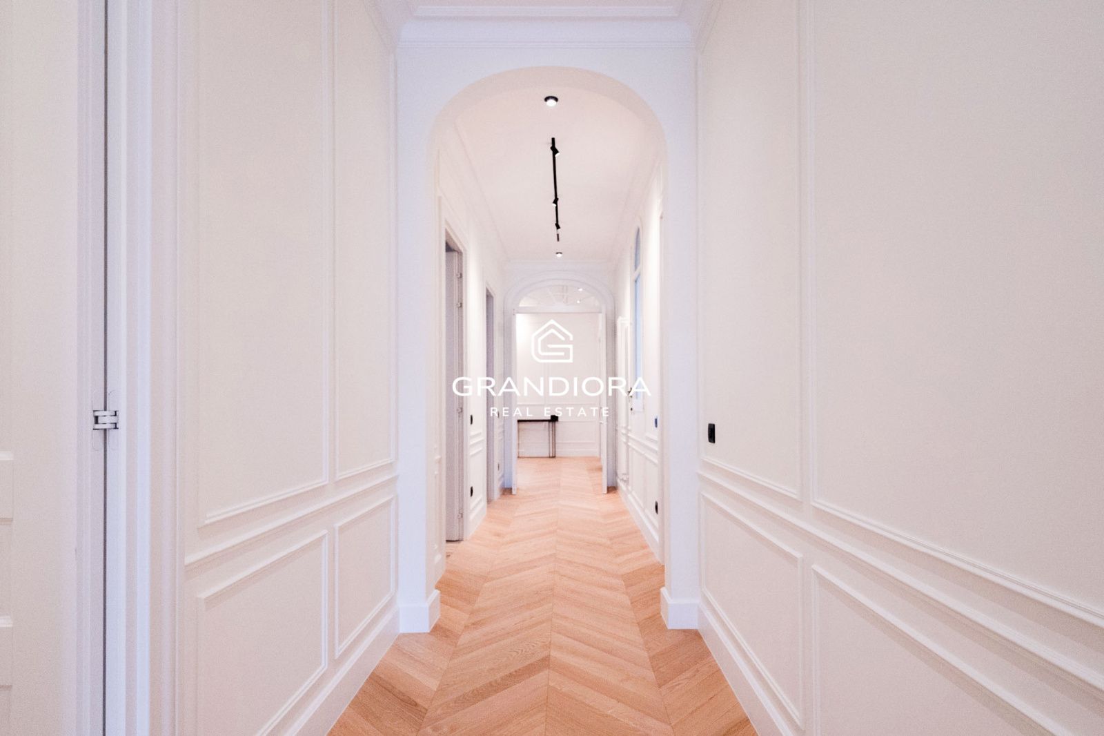 Exclusiva residencia reformada de 280 m²  con diseño exquisito en el  Eixample más prestigioso - Imagen 47