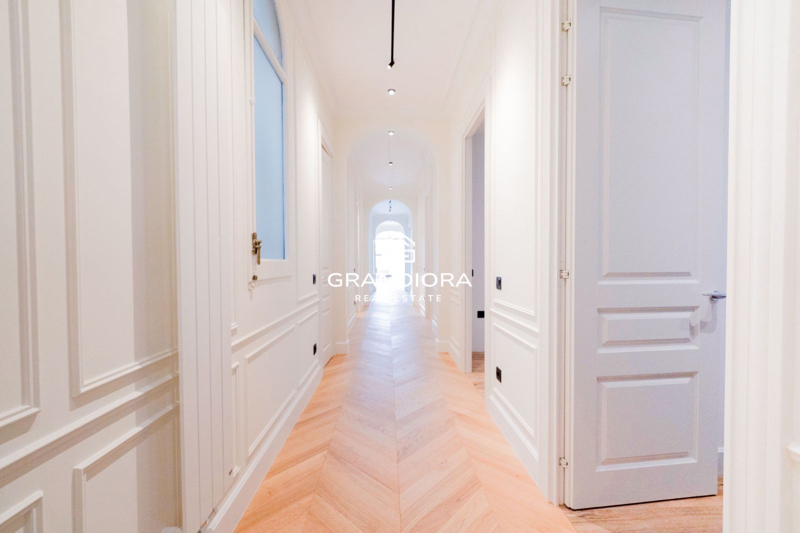 Exclusiva residencia reformada de 280 m²  con diseño exquisito en el  Eixample más prestigioso - Imagen 50