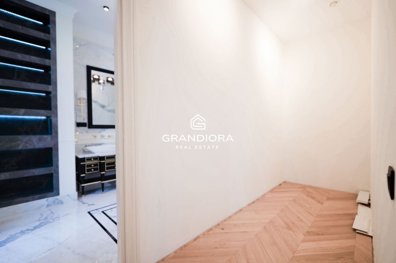 Exclusiva residencia reformada de 280 m²  con diseño exquisito en el  Eixample más prestigioso - Imagen 60