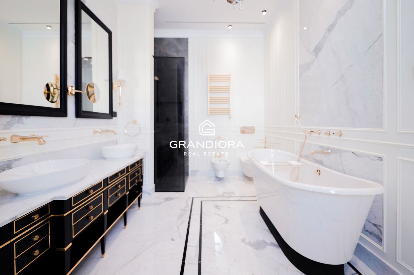 Exclusiva residencia reformada de 280 m²  con diseño exquisito en el  Eixample más prestigioso - Imagen 61