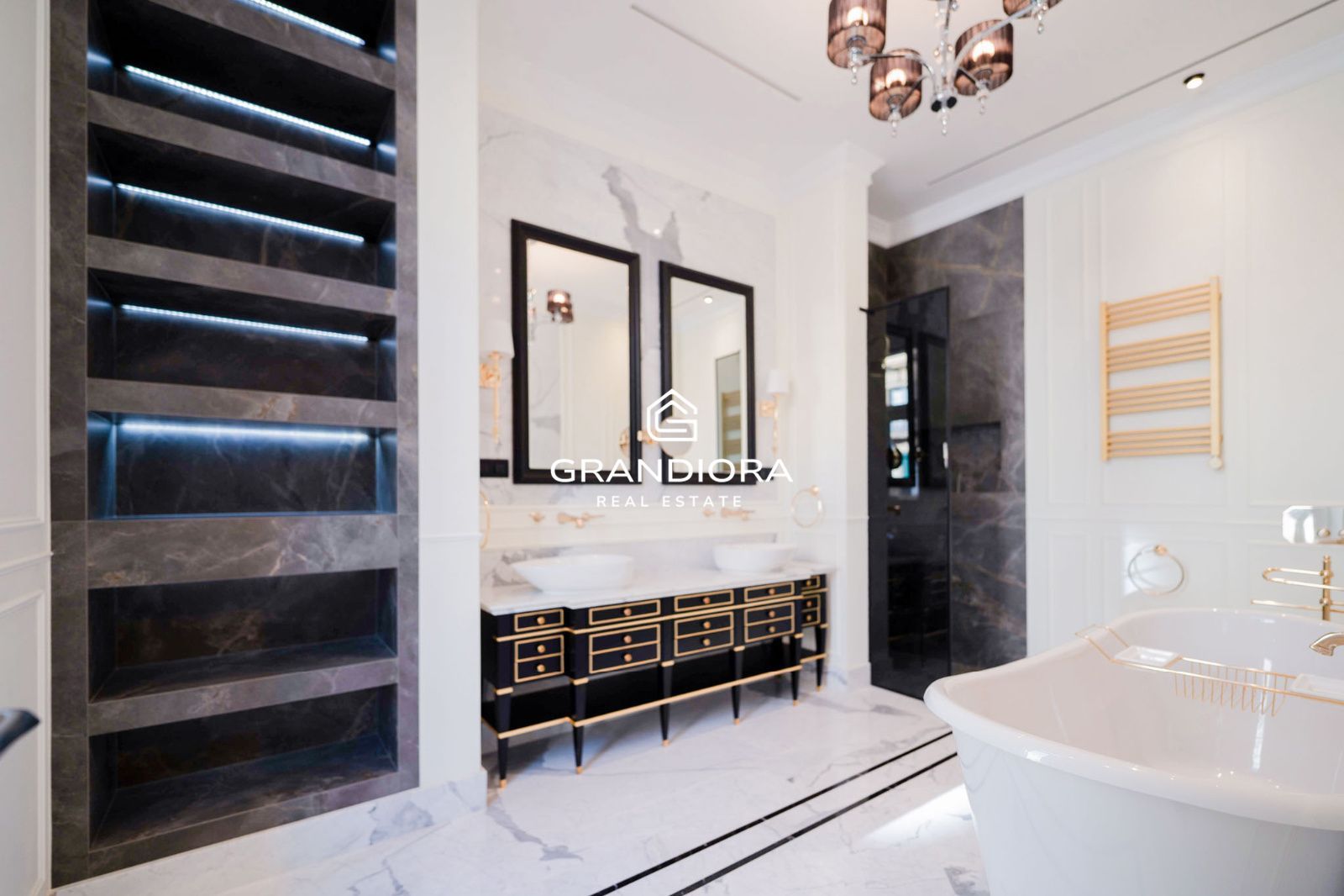 Exclusiva residencia reformada de 280 m²  con diseño exquisito en el  Eixample más prestigioso - Imagen 62