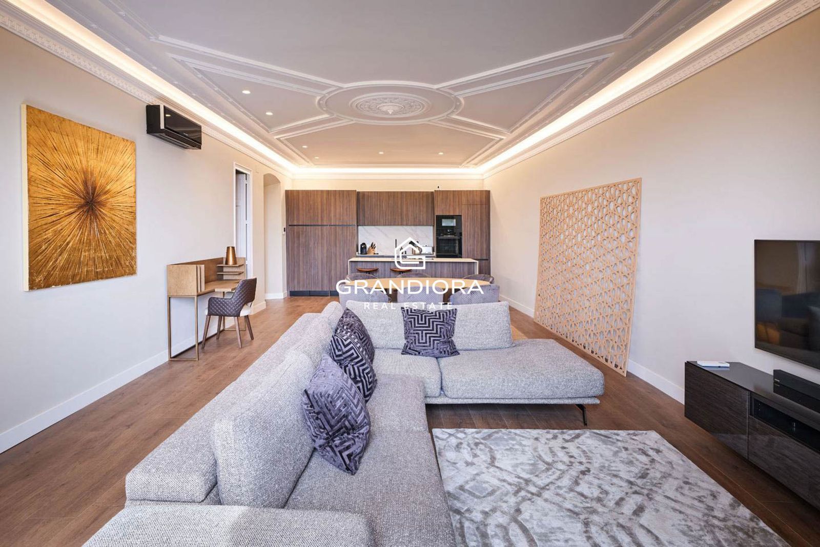 Sofisticada vivienda de 131 m² completamente renovada en Paseo de Colón. - Imagen 2