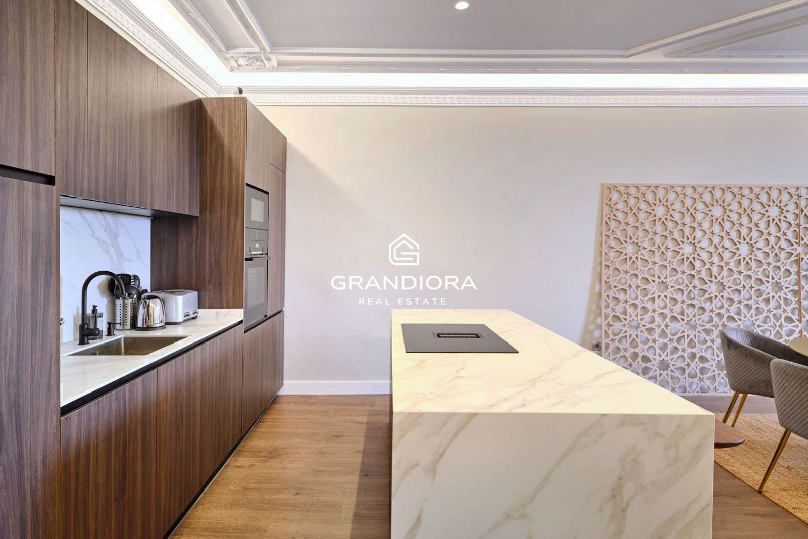 Sofisticada vivienda de 131 m² completamente renovada en Paseo de Colón. - Imagen 3