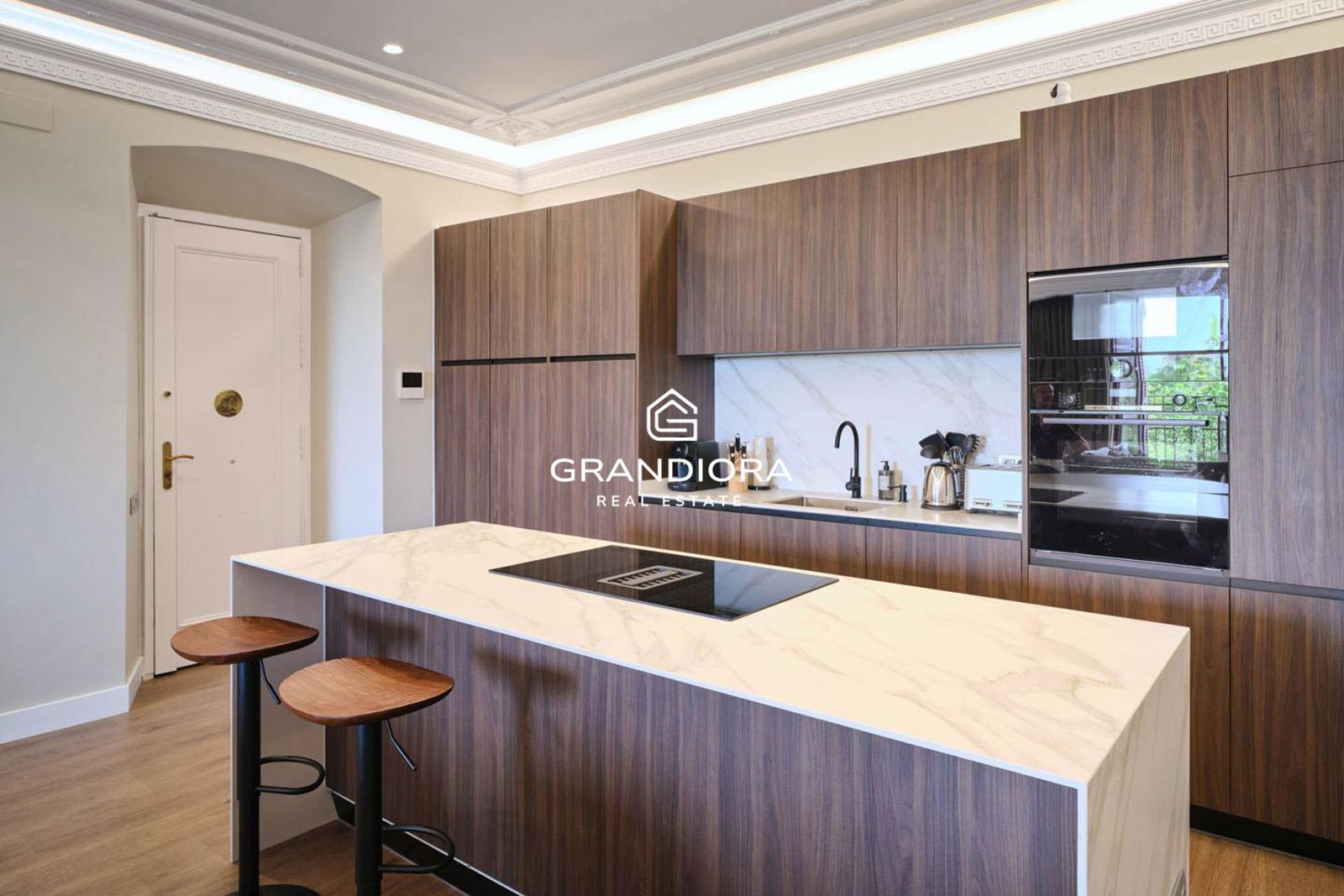 Sofisticada vivienda de 131 m² completamente renovada en Paseo de Colón. - Imagen 4